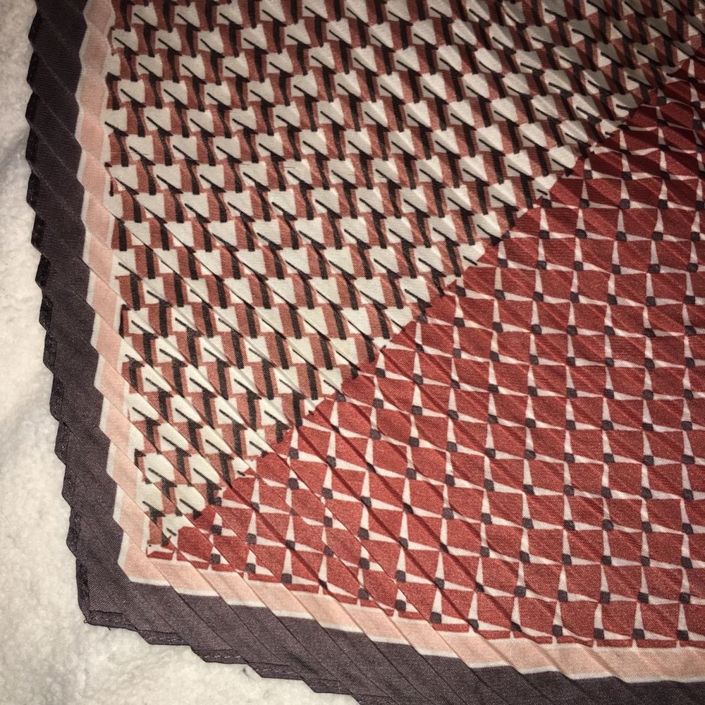 Beautiful scarf - Picture 4 of 4